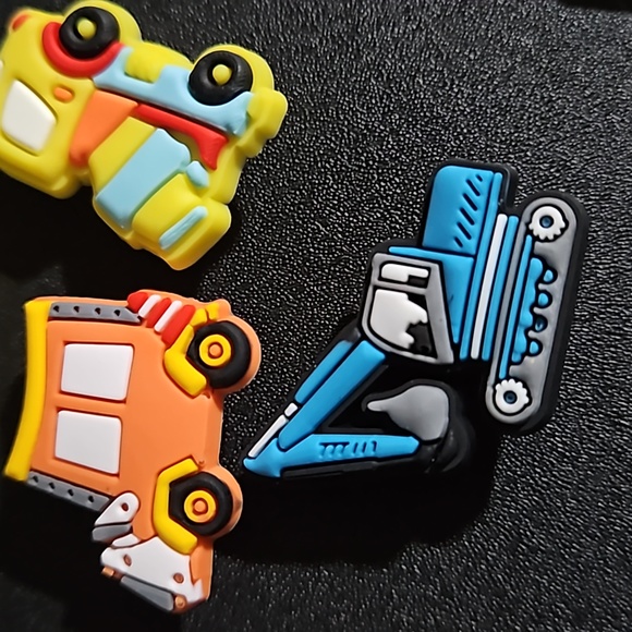 Construction Vehicles Shoe Charms set of 15 New in Package - Picture 4 of 5